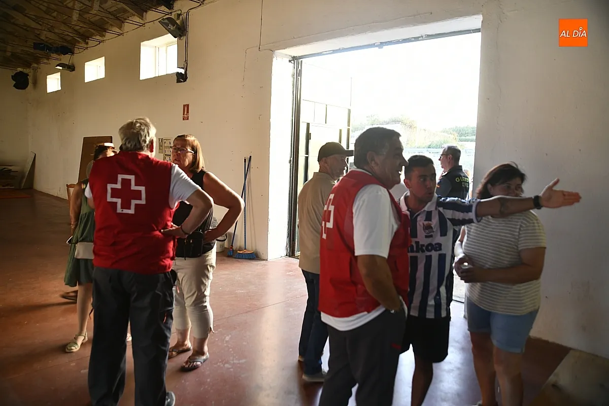 Foto 8 - Robleda y Fuenteguinaldo se vuelcan para atender a cerca de 300 vecinos desalojados de El Payo