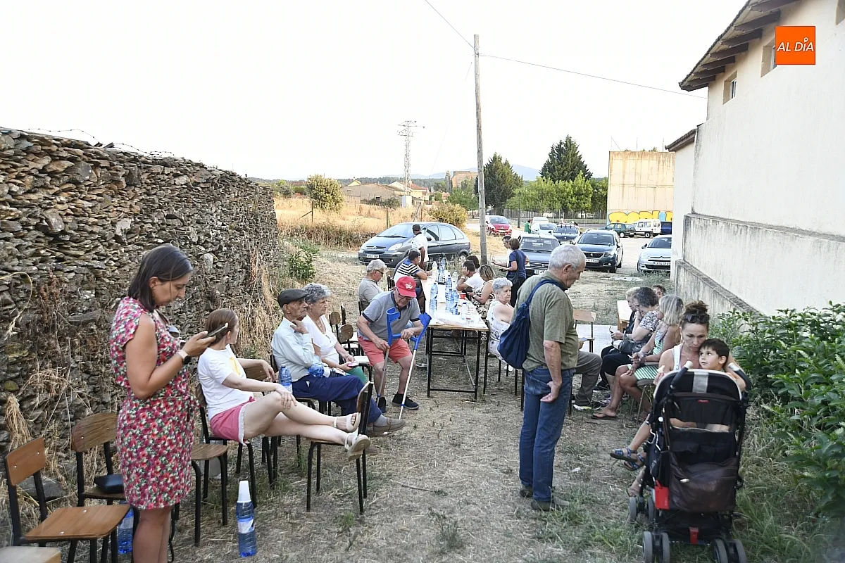 Foto 9 - Robleda y Fuenteguinaldo se vuelcan para atender a cerca de 300 vecinos desalojados de El Payo