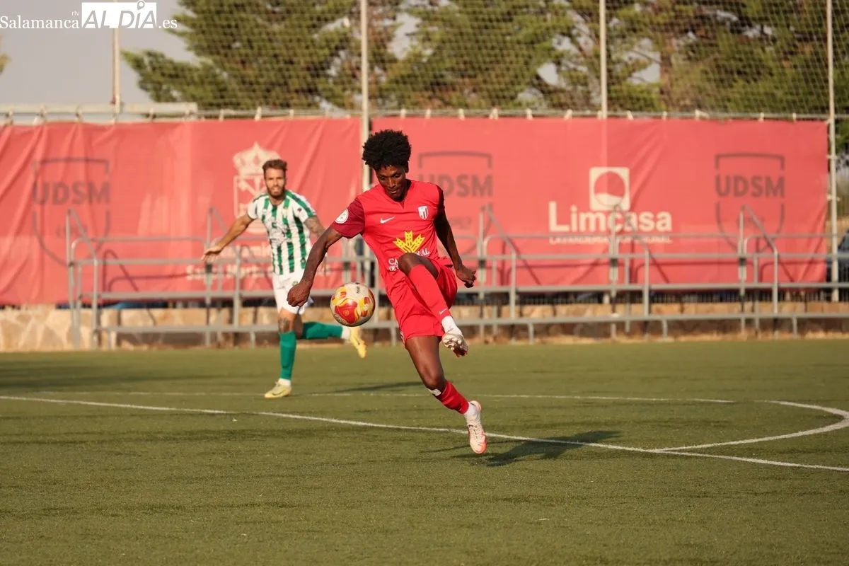 Partido en el San Casto entre el Santa Marta y el Guijuelo | FOTOS: David Sañudo