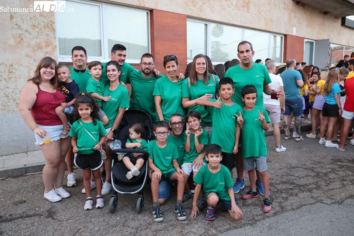 Chupinzado y pregón para comenzar las fiestas de Doñinos | FOTOS: David Sañudo 