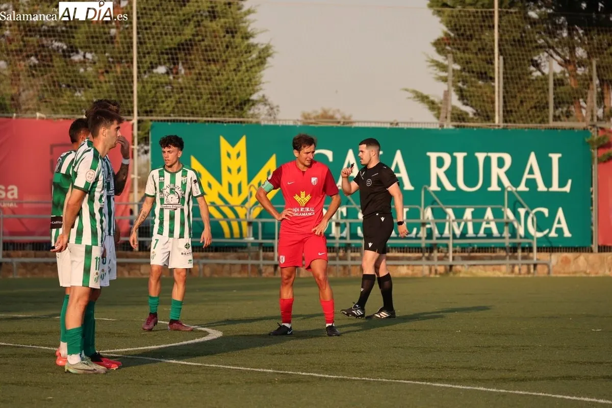 Partido en el San Casto entre el Santa Marta y el Guijuelo | FOTOS: David Sañudo
