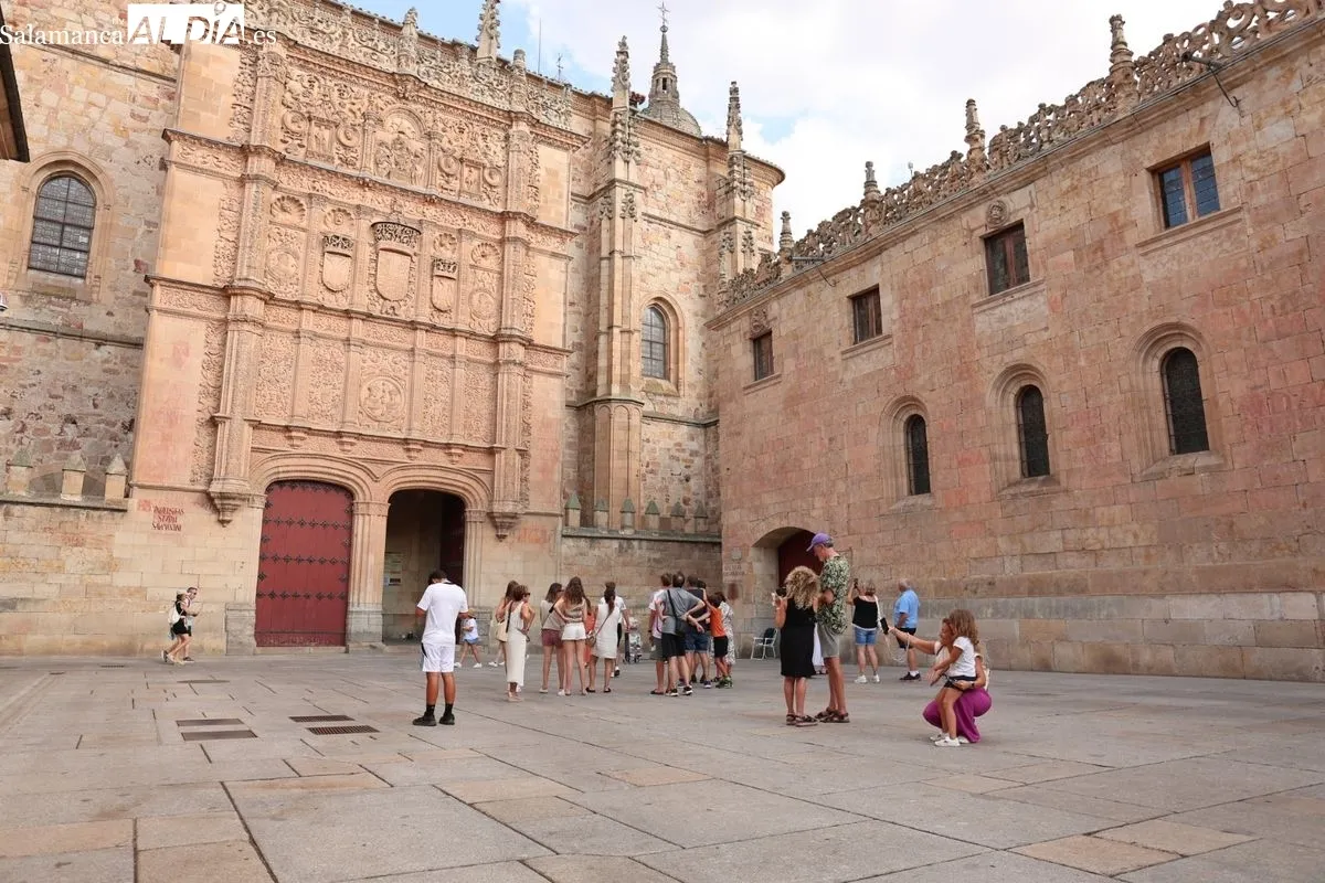 Así luce Salamanca en el arranque de agosto: calor y turismo | FOTOS: David Sañudo 