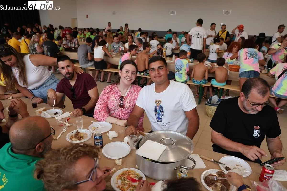 Doñinos disfruta de una paella para celebrar sus fiestas patronales | FOTOS: David Sañudo