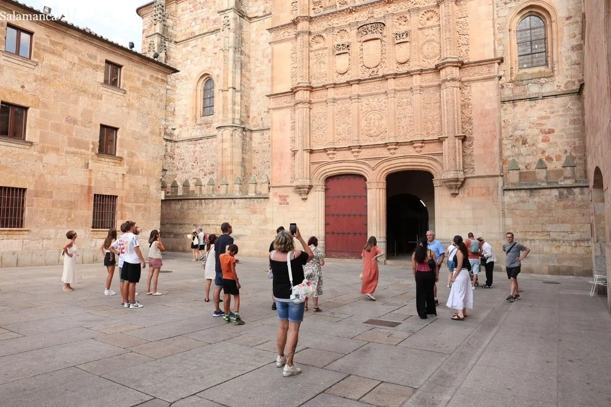 Así luce Salamanca en el arranque de agosto: calor y turismo | FOTOS: David Sañudo 
