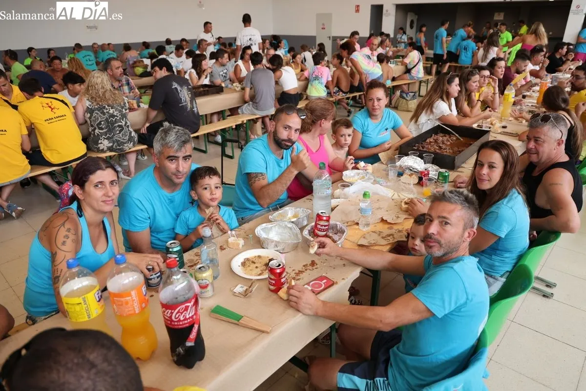 Doñinos disfruta de una paella para celebrar sus fiestas patronales | FOTOS: David Sañudo