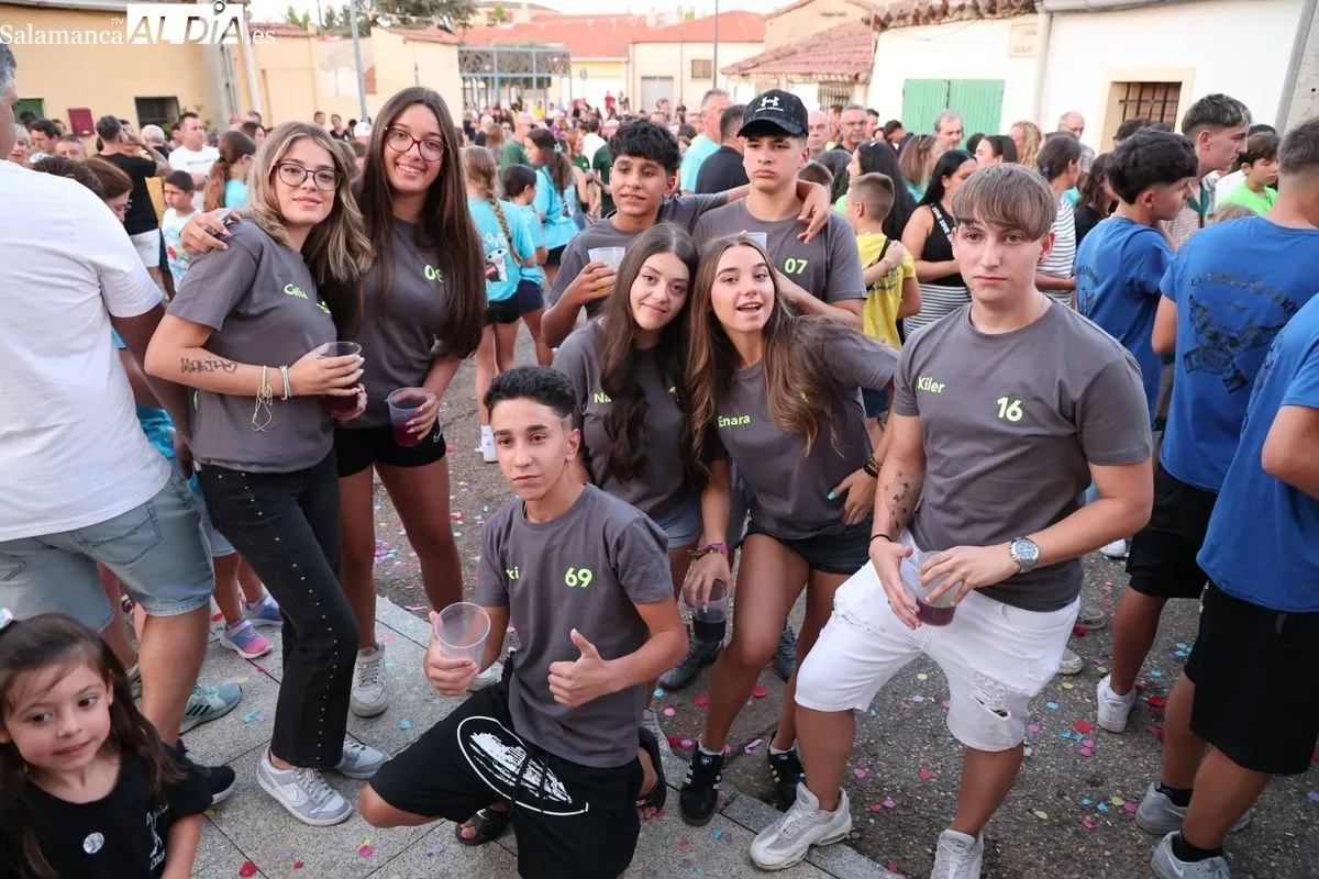 Chupinzado y pregón para comenzar las fiestas de Doñinos | FOTOS: David Sañudo 