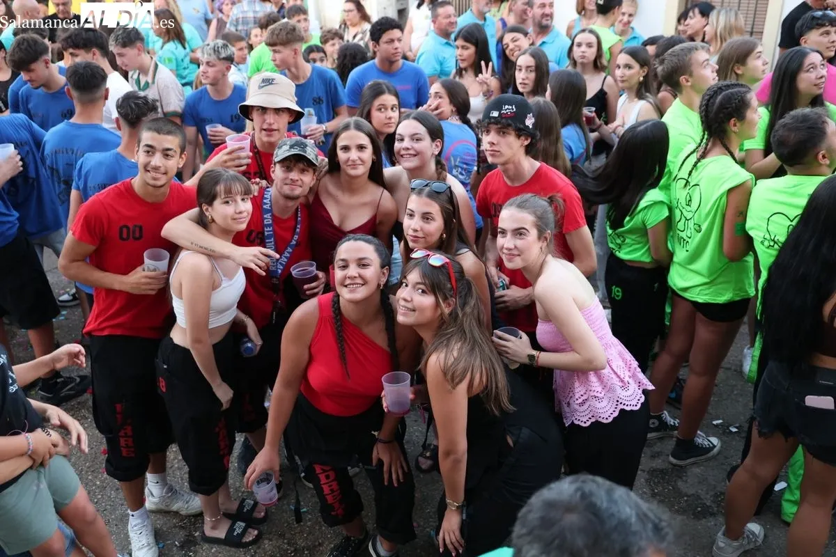 Chupinzado y pregón para comenzar las fiestas de Doñinos | FOTOS: David Sañudo 