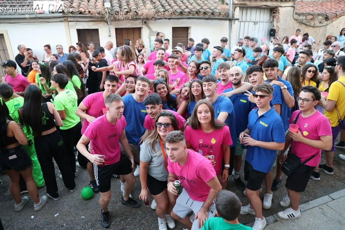 Chupinzado y pregón para comenzar las fiestas de Doñinos | FOTOS: David Sañudo 