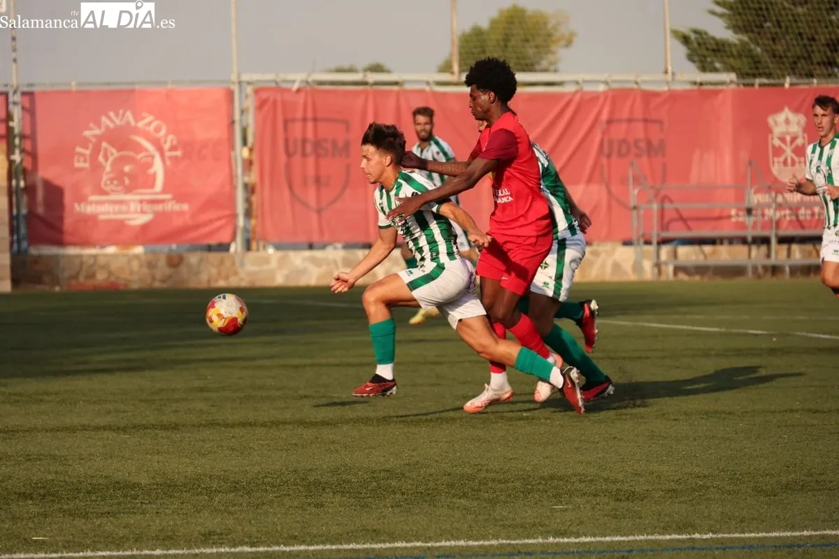 Partido en el San Casto entre el Santa Marta y el Guijuelo | FOTOS: David Sañudo