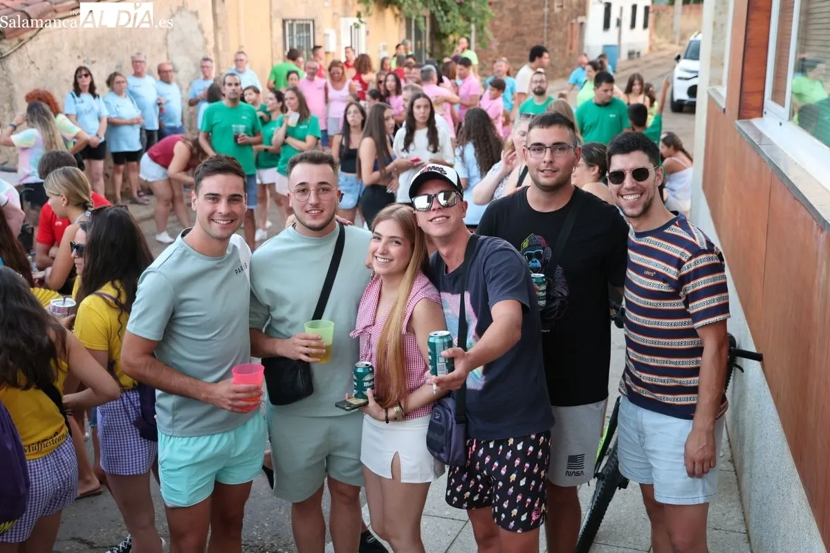 Chupinzado y pregón para comenzar las fiestas de Doñinos | FOTOS: David Sañudo 