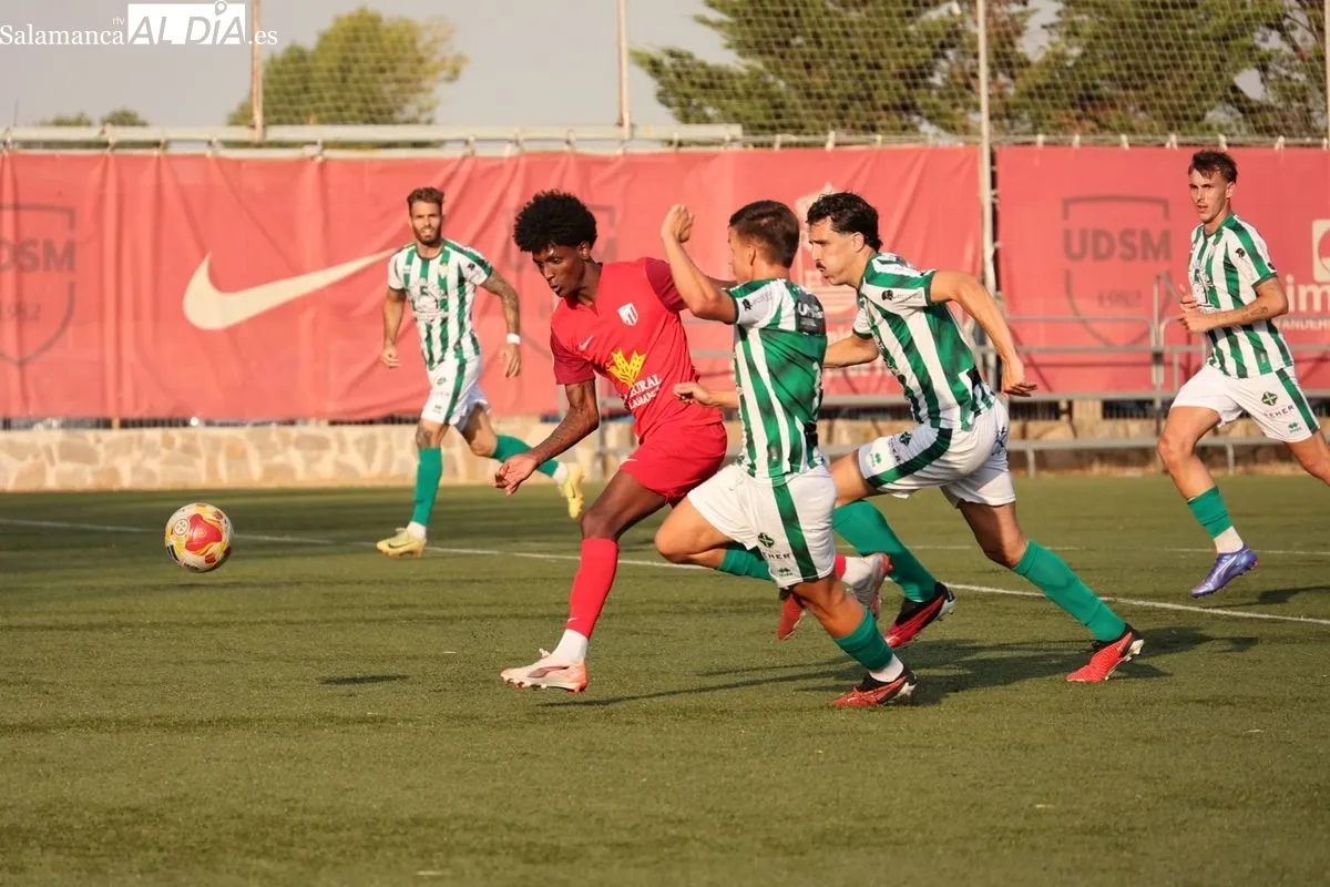 Partido en el San Casto entre el Santa Marta y el Guijuelo | FOTOS: David Sañudo