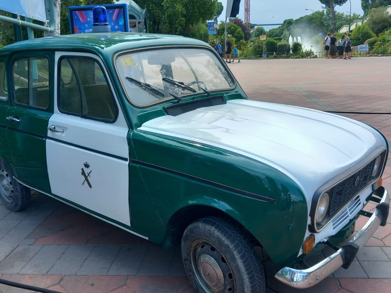 Exposición vehículos Policía y Guardia Civil en el Tormes