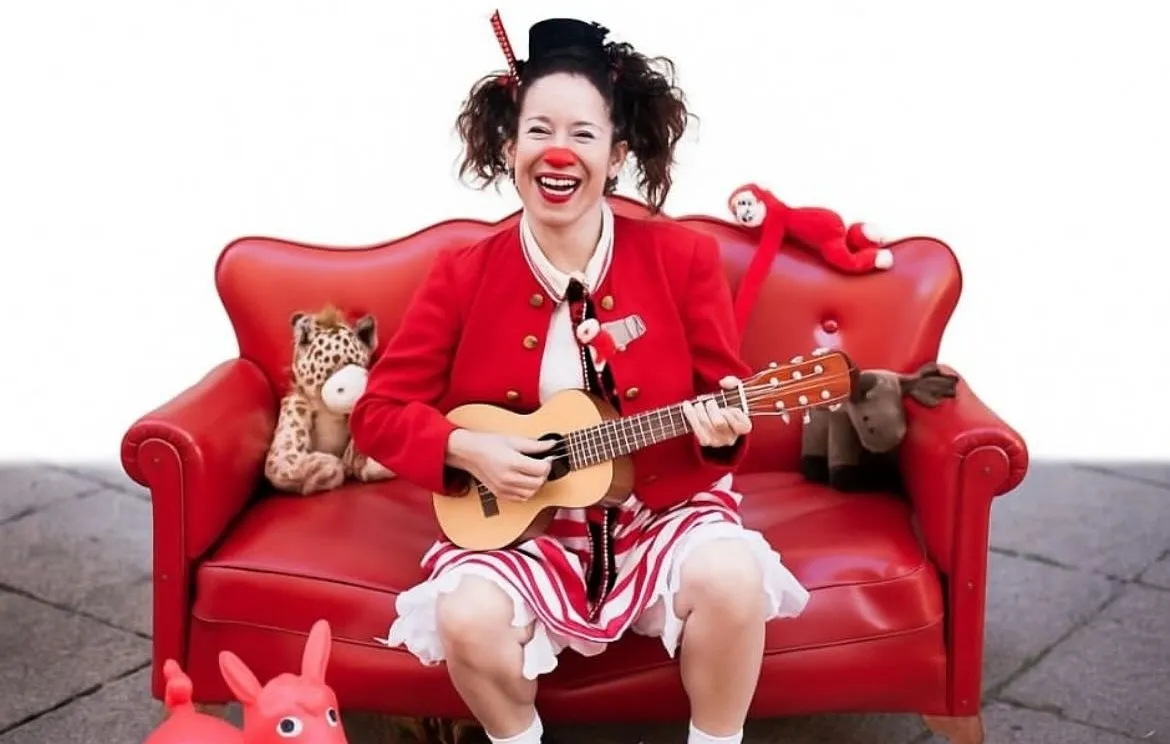 Jueves, 9 de octubre. Alicia Maravillas presenta Magia potagia pata de cabra, un espectáculo en clave de clown que rinde homenaje a los payasos clásicos