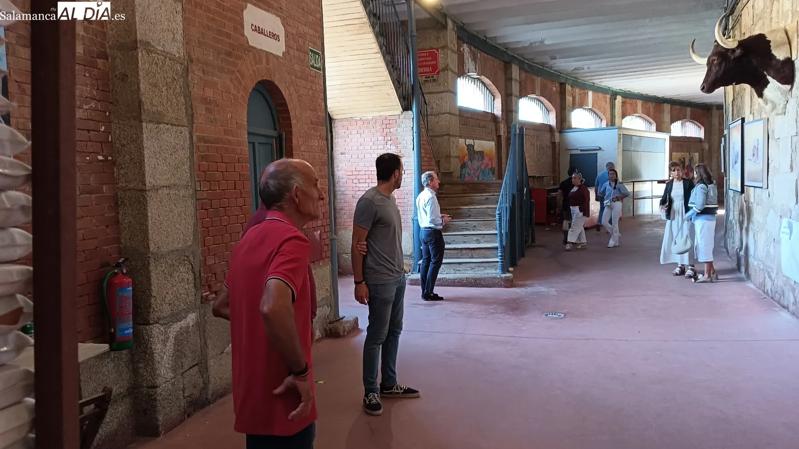 El arte taurino inunda los pasillos de La Glorieta con la exposición 'Plaza Abierta' | FOTOS: Toni Sánchez