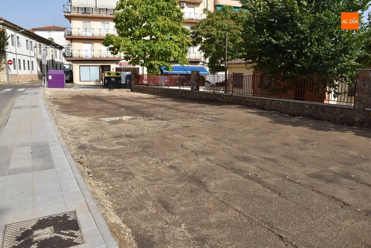 Foto 3 - Completada la transformaci&oacute;n del antiguo solar de tierra de la calle Escuelas