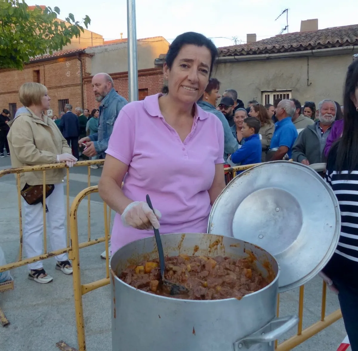 Foto 6 - Villoria dice adi&oacute;s a sus fiestas en una multitudinaria reuni&oacute;n vecinal para disfrutar juntos de la "merienda de la vaca"
