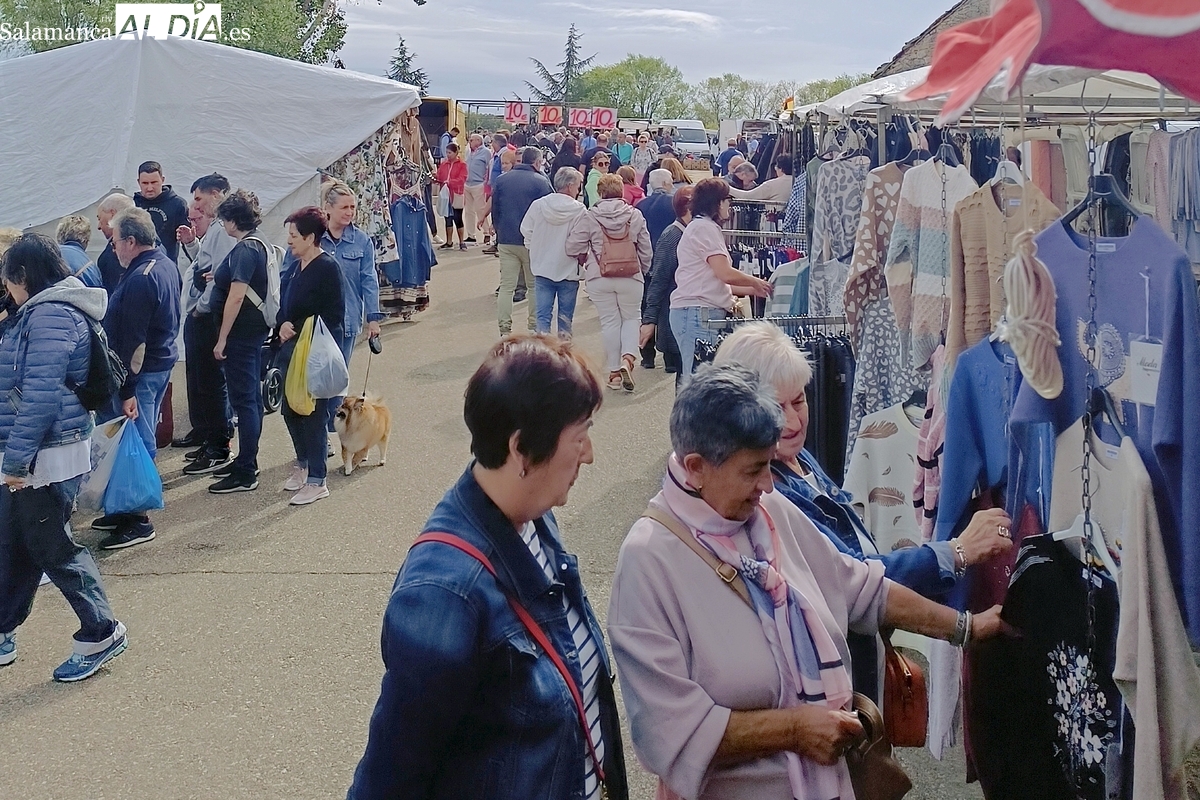 Excelente afluencia de público en el mercadillo de Trabanca de septiembre  