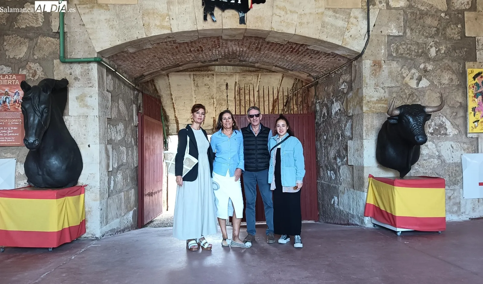 El arte taurino inunda los pasillos de La Glorieta con la exposición 'Plaza Abierta' | FOTOS: Toni Sánchez