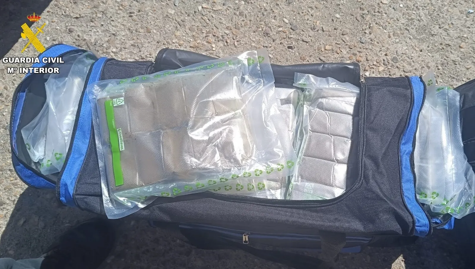 Foto 4 - Golpe al narcotr&aacute;fico en Salamanca: capturado con casi 77 kilos de hach&iacute;s en un coche