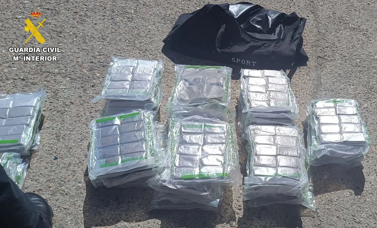 Foto 3 - Golpe al narcotr&aacute;fico en Salamanca: capturado con casi 77 kilos de hach&iacute;s en un coche
