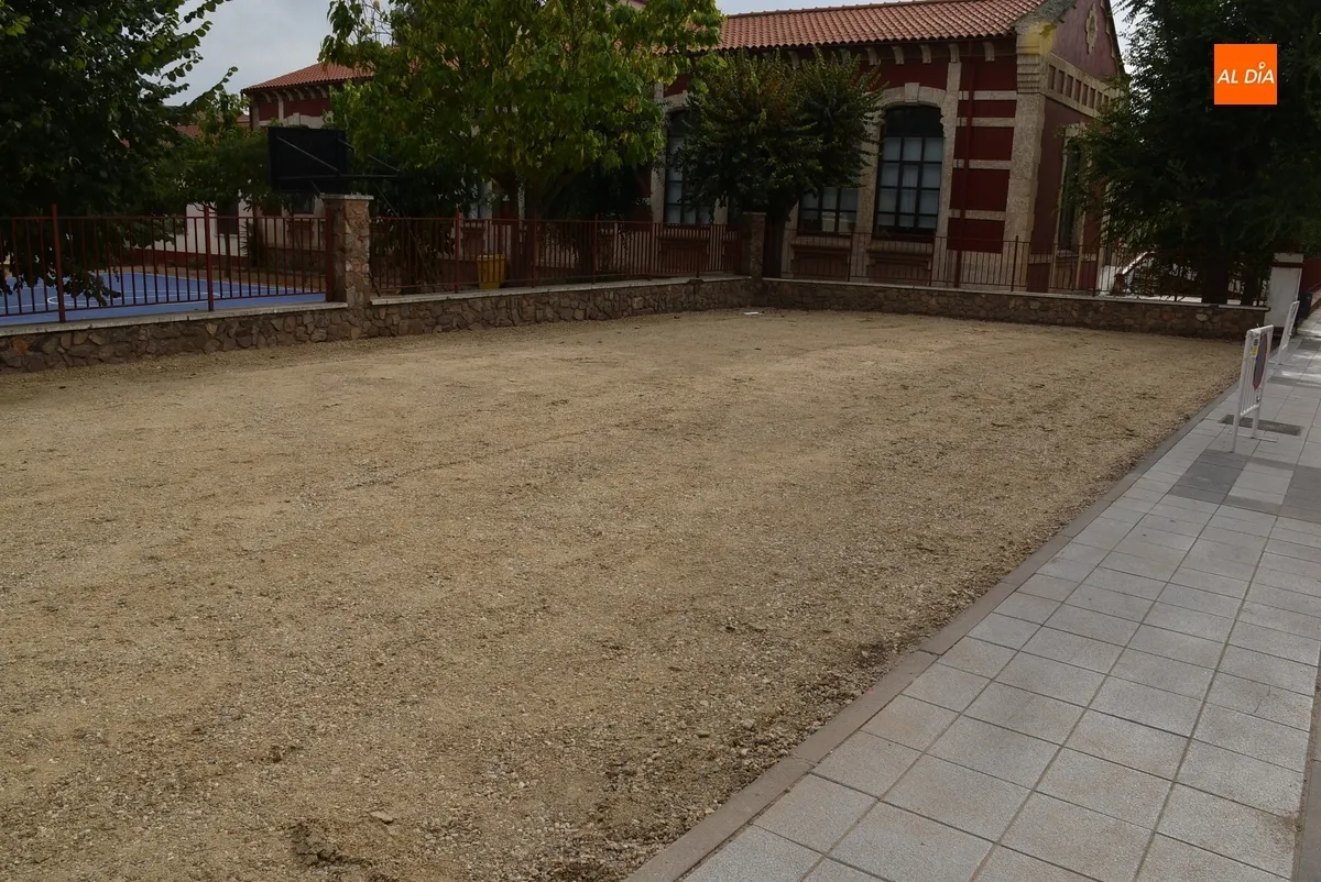 Foto 4 - Completada la transformaci&oacute;n del antiguo solar de tierra de la calle Escuelas