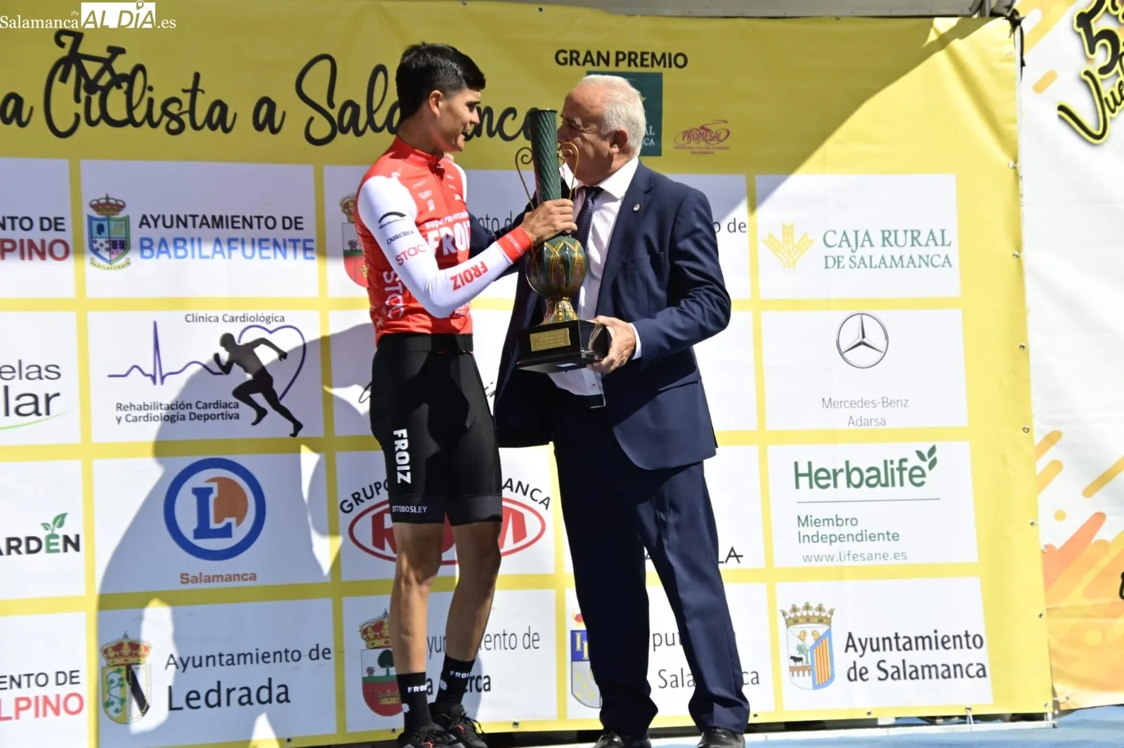Salamanca disfruta de su 53ª Vuelta Ciclista con una contrarreloj por las calles de la ciudad | FOTOS: SALAMANCArtv AL DÍA