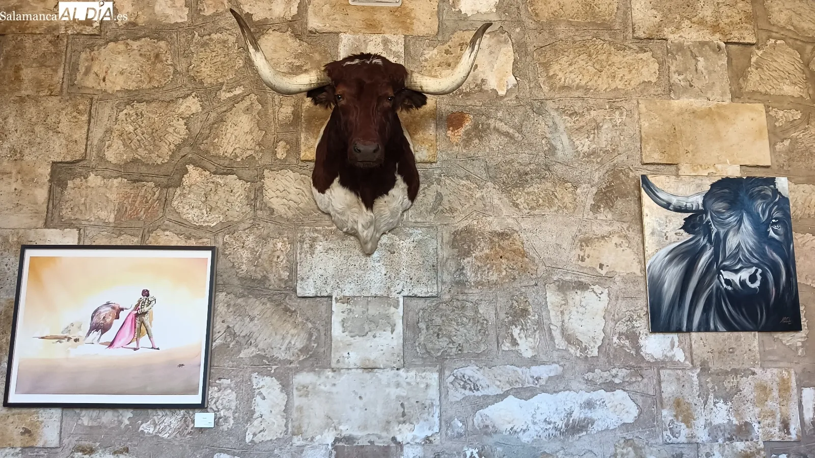 El arte taurino inunda los pasillos de La Glorieta con la exposición 'Plaza Abierta' | FOTOS: Toni Sánchez