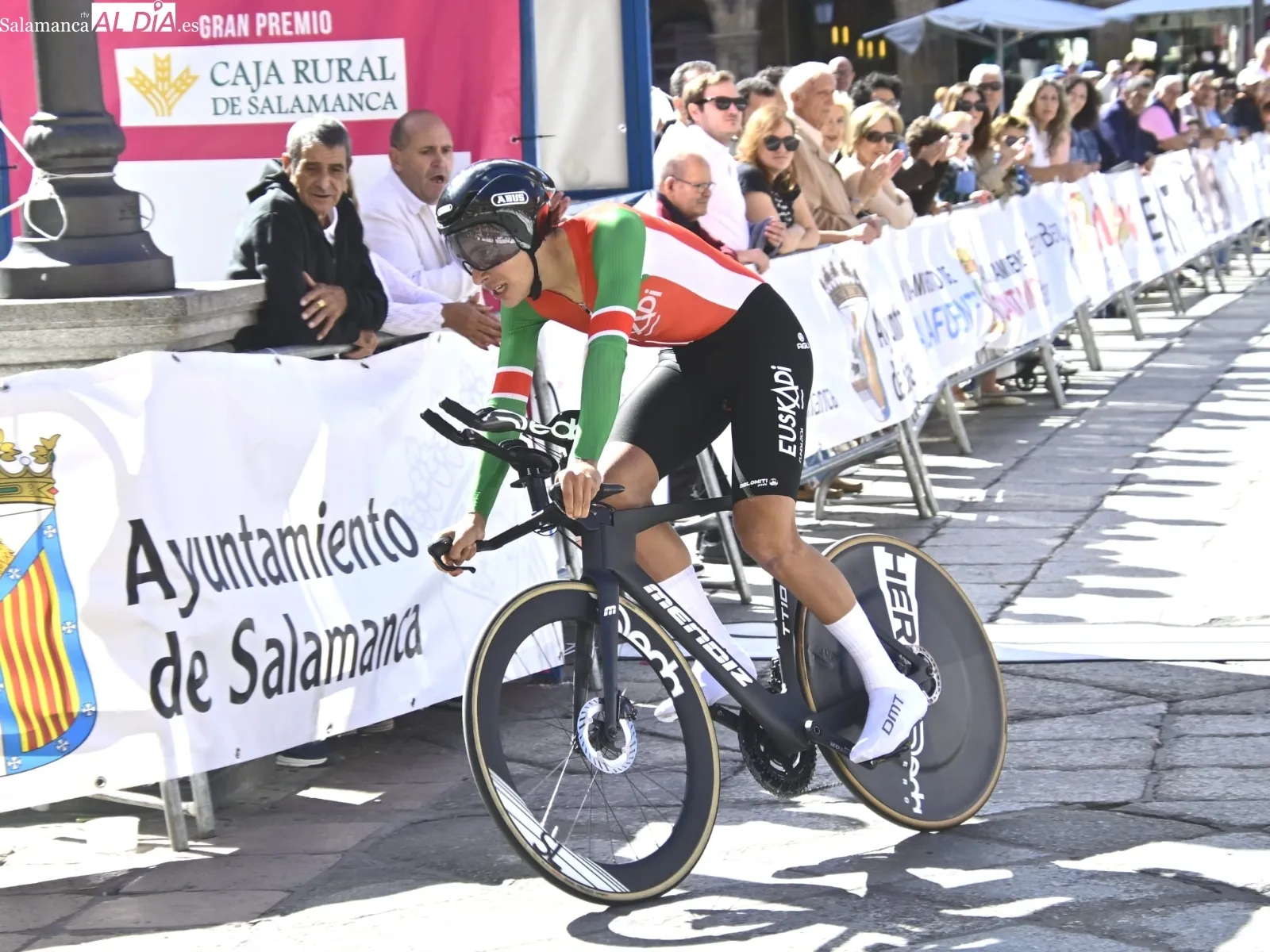Salamanca disfruta de su 53ª Vuelta Ciclista con una contrarreloj por las calles de la ciudad | FOTOS: SALAMANCArtv AL DÍA