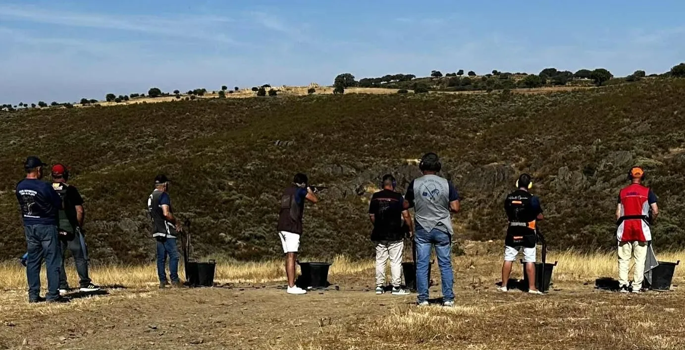 Foto 2 - El Club Tiro al Plato Mir&oacute;briga celebra en La Atalaya su &uacute;ltima tirada de la temporada