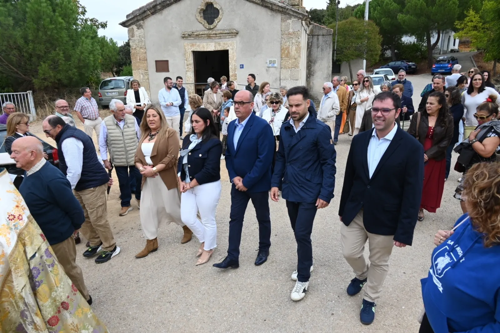 Foto 4 - Los vecinos de Pedrotoro procesionan a su patr&oacute;n