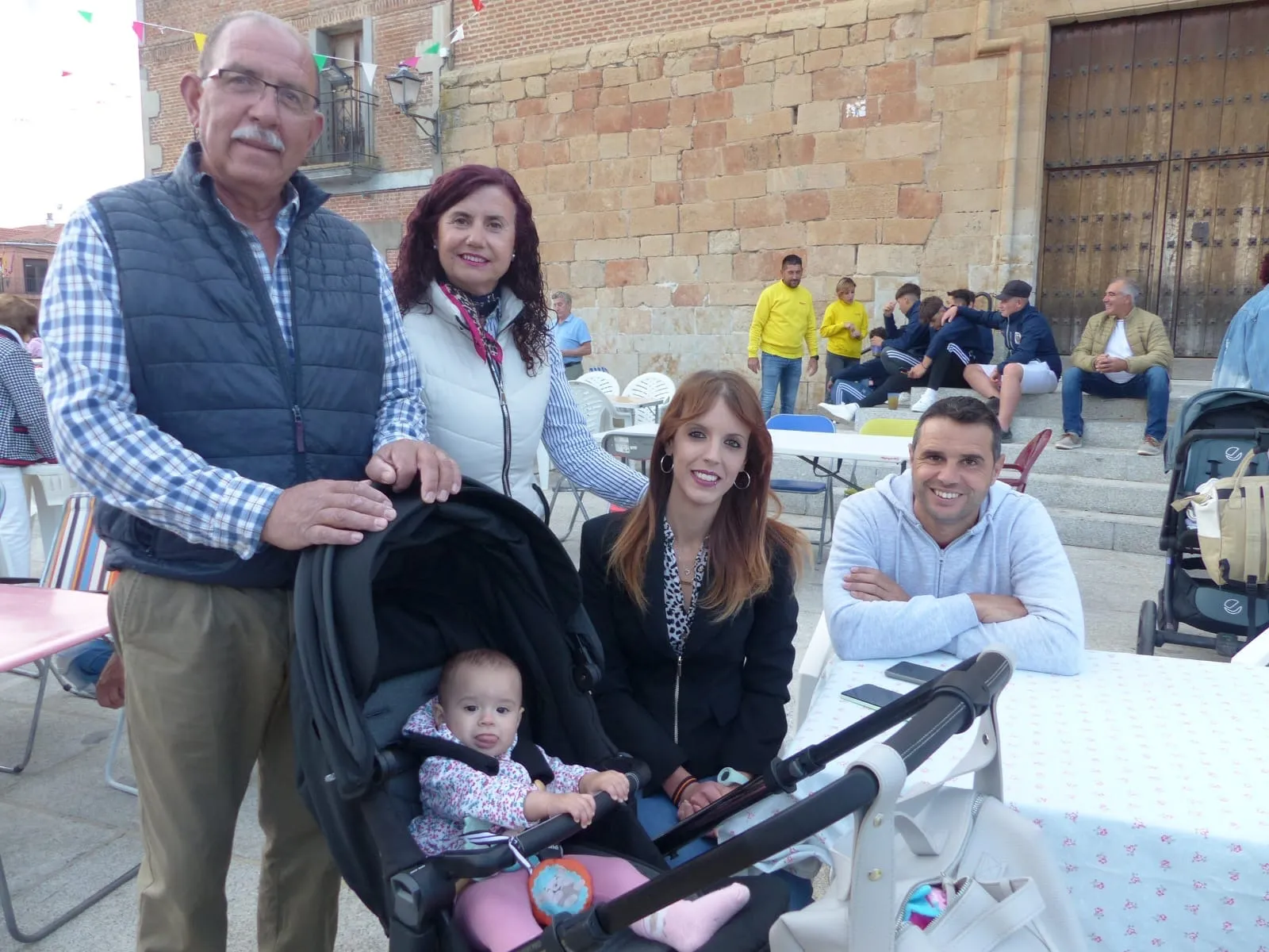 Foto 2 - Villoria dice adi&oacute;s a sus fiestas en una multitudinaria reuni&oacute;n vecinal para disfrutar juntos de la "merienda de la vaca"
