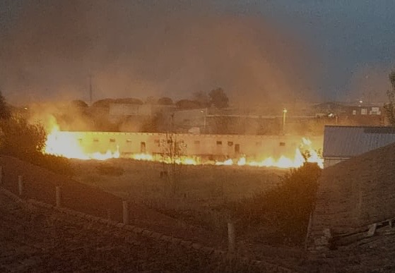Extinguido un alarmante incendio declarado en un terreno próximo al barrio de San Lázaro