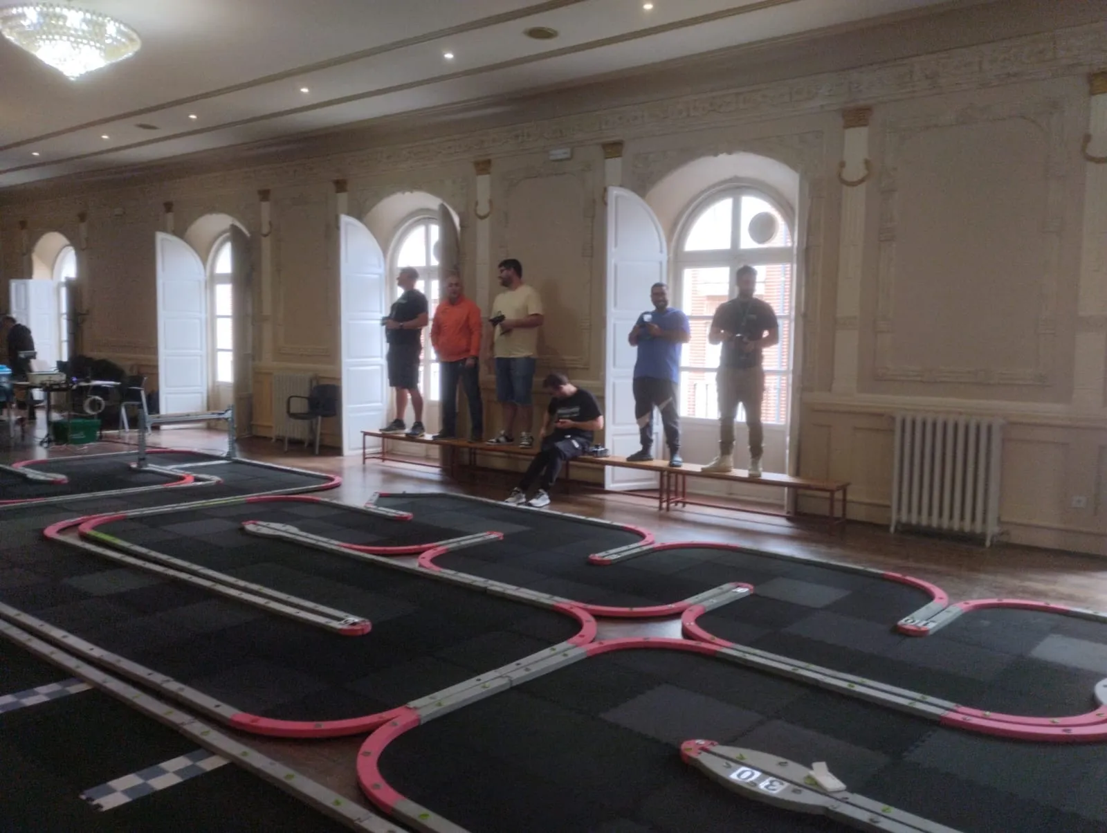 Foto 4 - Una veintena de pilotos participa en el Campeonato Nacional Interclubes Mini Z