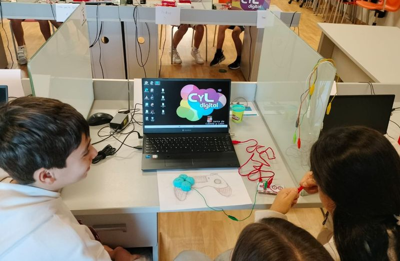 Cursos gratuitos de creación de videojuegos para niños y jóvenes en Alba de Tormes