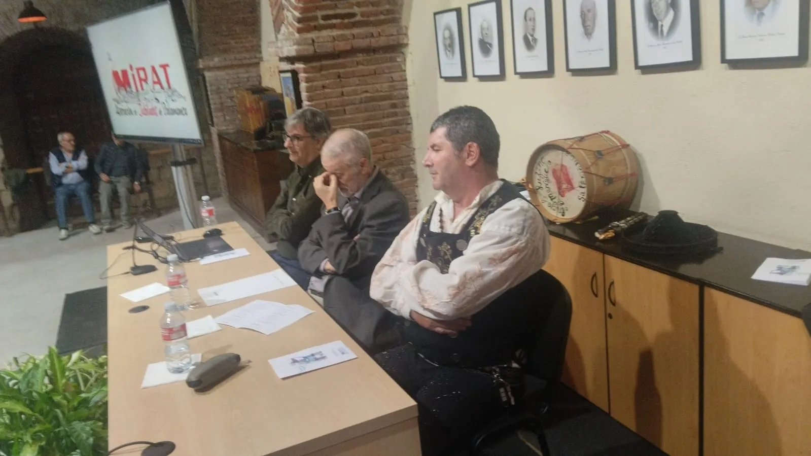 Foto 6 - Expertos en medicina y cultura protagonizan la Semana Cultural de la Asociaci&oacute;n de Jubilados de Mirat