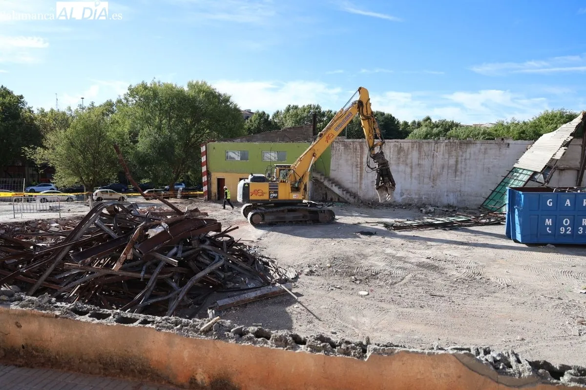 El alcalde de Salamanca, Carlos García Carbayo, visita las obras de urbanización de la Avenida de Salamanca y la calle Río Jordán. Foto de David Sañudo