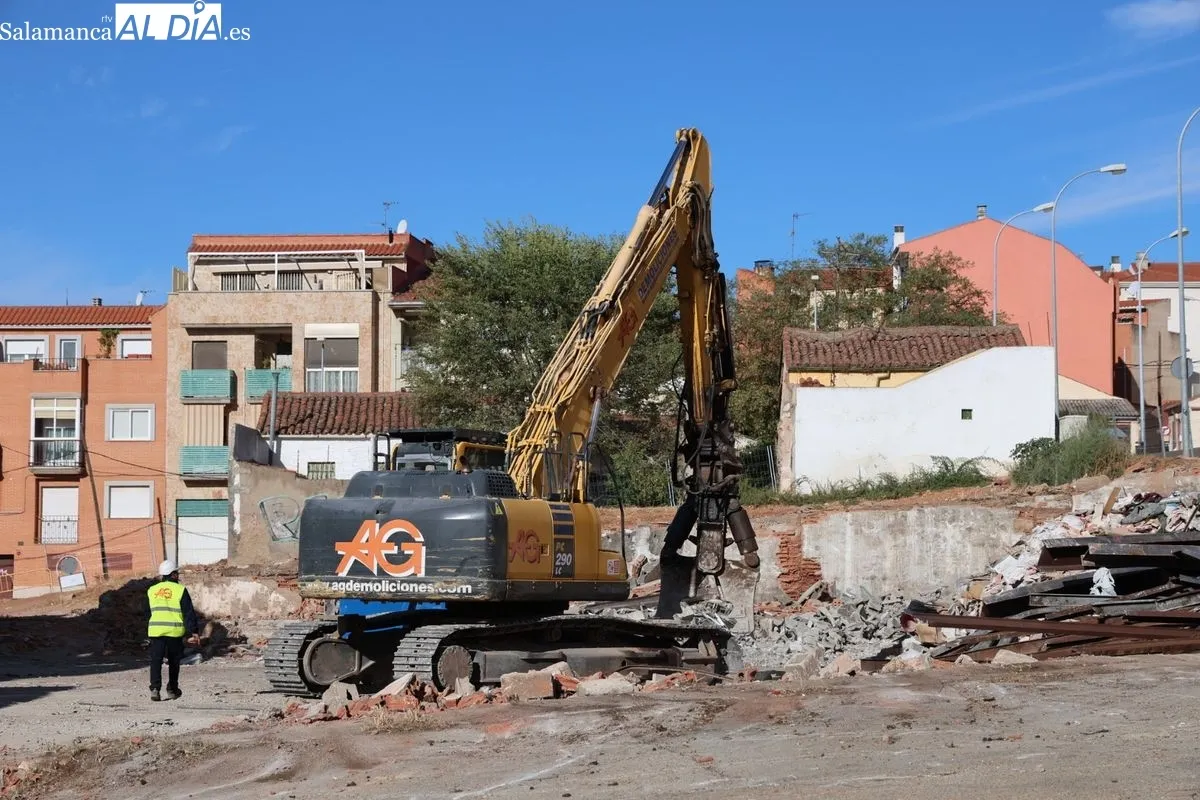 El alcalde de Salamanca, Carlos García Carbayo, visita las obras de urbanización de la Avenida de Salamanca y la calle Río Jordán. Foto de David Sañudo