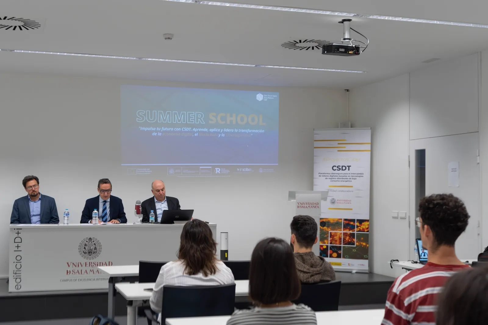 Foto 4 - La Escuela de Verano CSDT de la USAL e INCIBE se clausura con expertos internacionales y la entrega de premios a proyectos innovadores