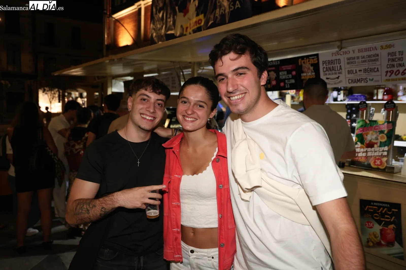 Ambiente en las casetas de la plaza del Mercado | Fotos: David Sañudo