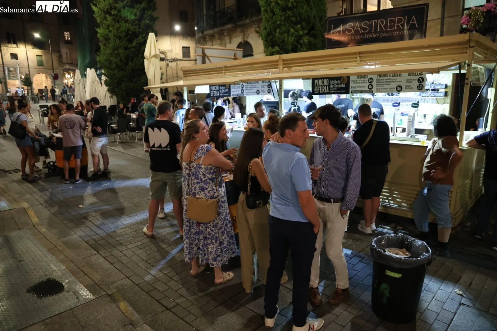 Ambiente en las casetas de la plaza del Mercado | Fotos: David Sañudo