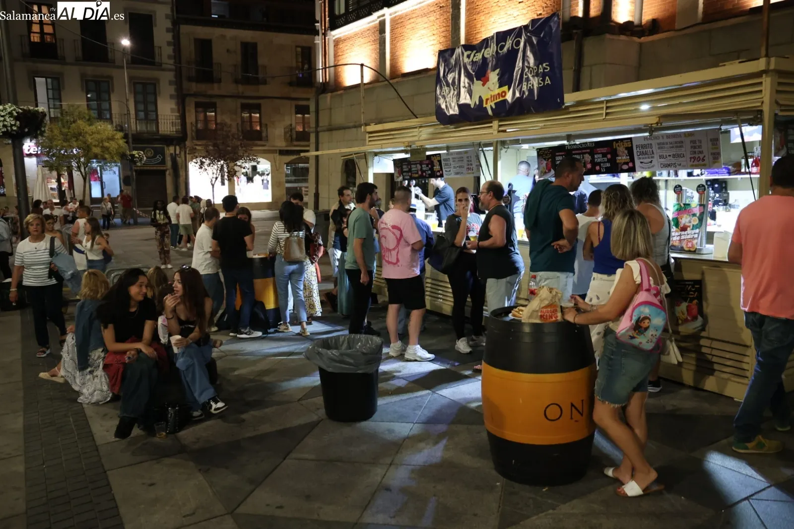 Ambiente en las casetas de la plaza del Mercado | Fotos: David Sañudo