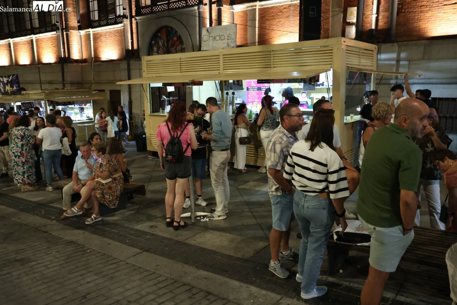 Ambiente en las casetas de la plaza del Mercado | Fotos: David Sañudo