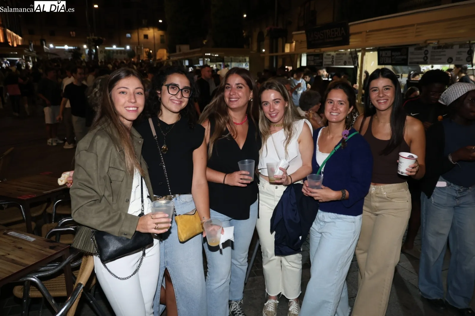 Ambiente en las casetas de la plaza del Mercado | Fotos: David Sañudo