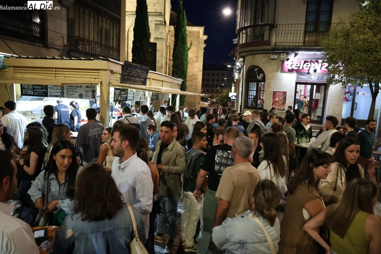 Ambiente en las casetas de la plaza del Mercado | Fotos: David Sañudo