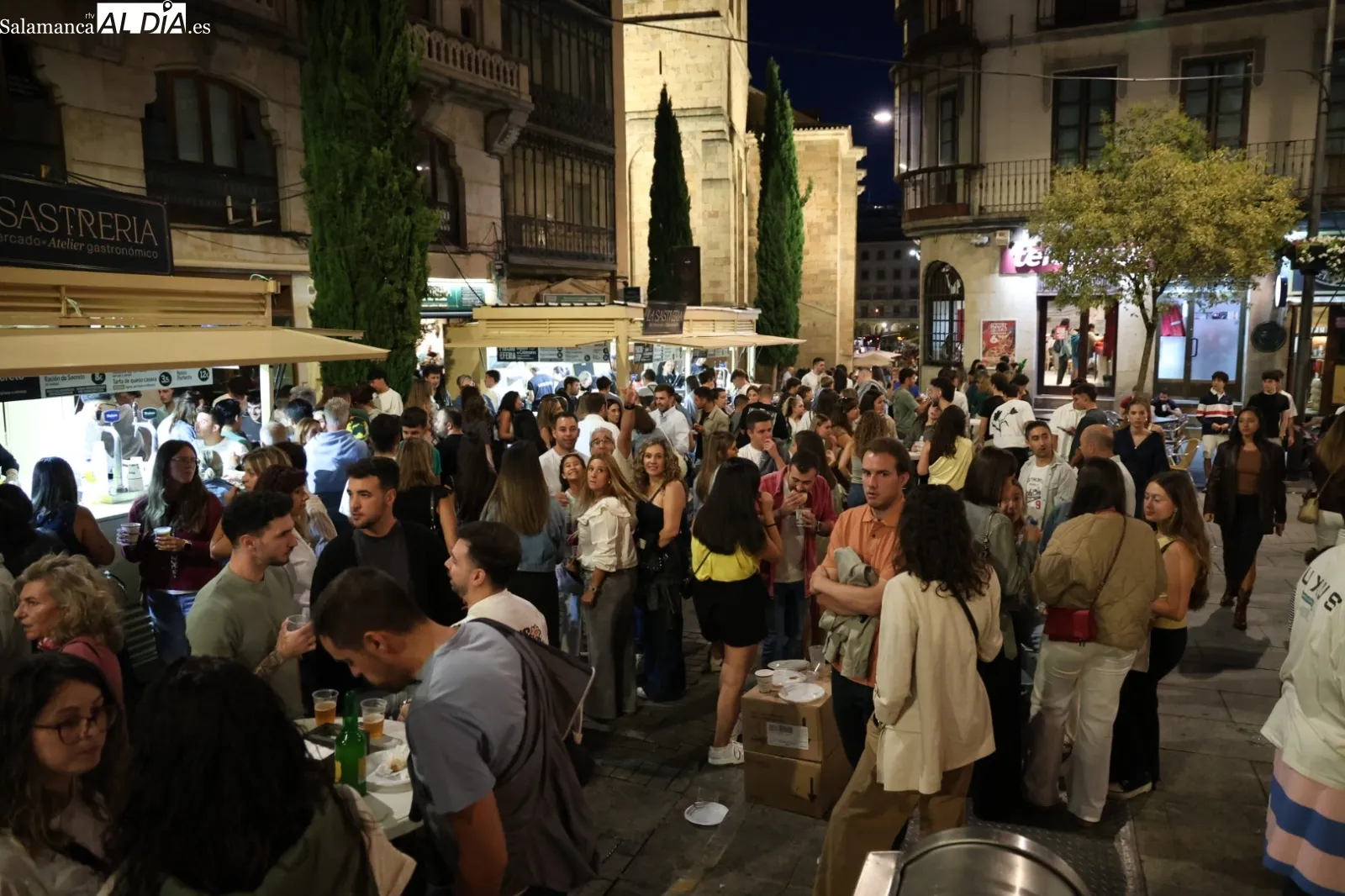 Ambiente en las casetas de la plaza del Mercado | Fotos: David Sañudo