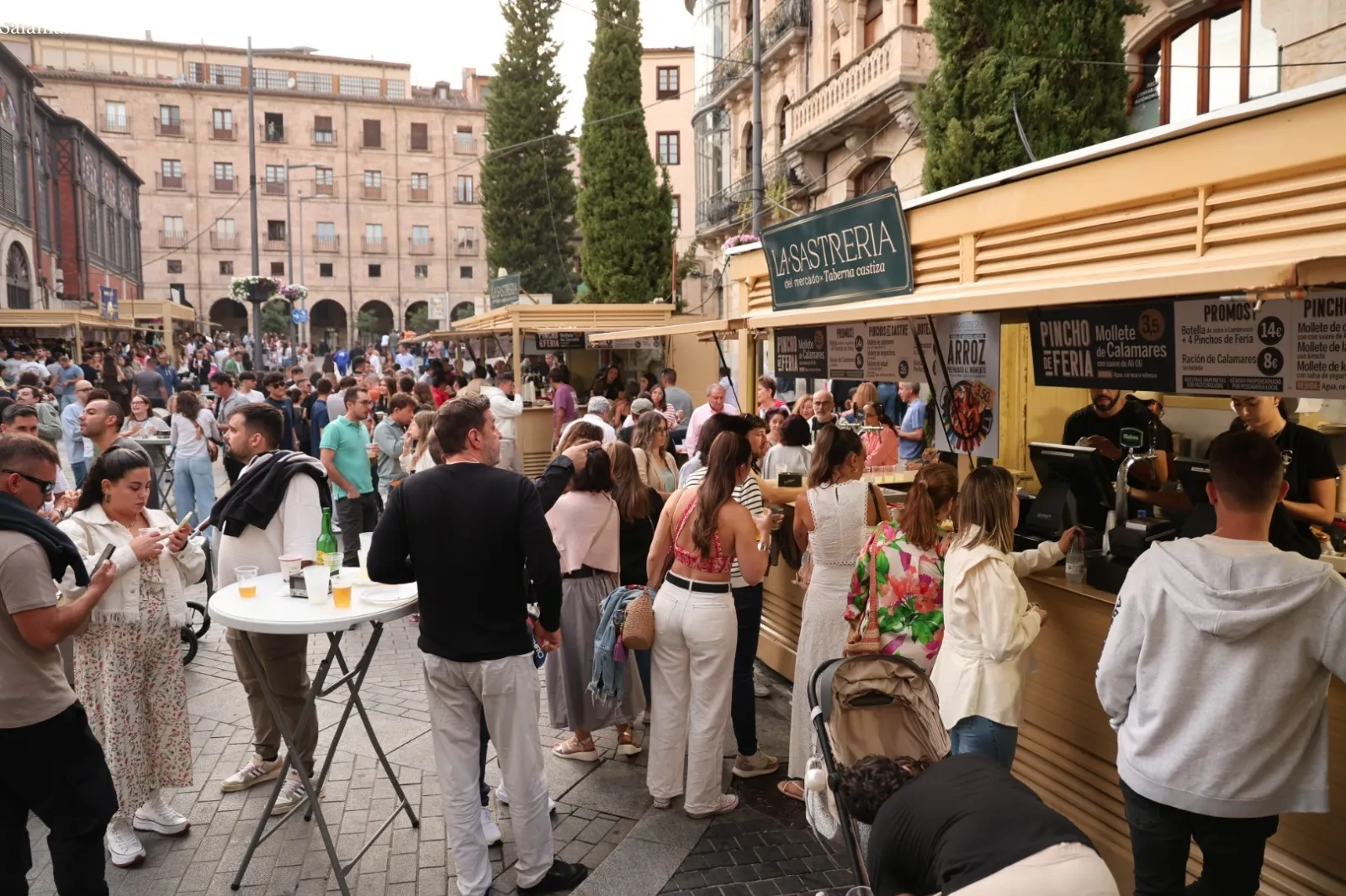 Casetas en la plaza del Mercado este domingo | Fotos: David Sañudo