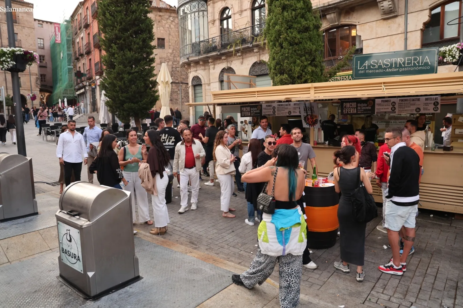 Casetas en la plaza del Mercado este domingo | Fotos: David Sañudo