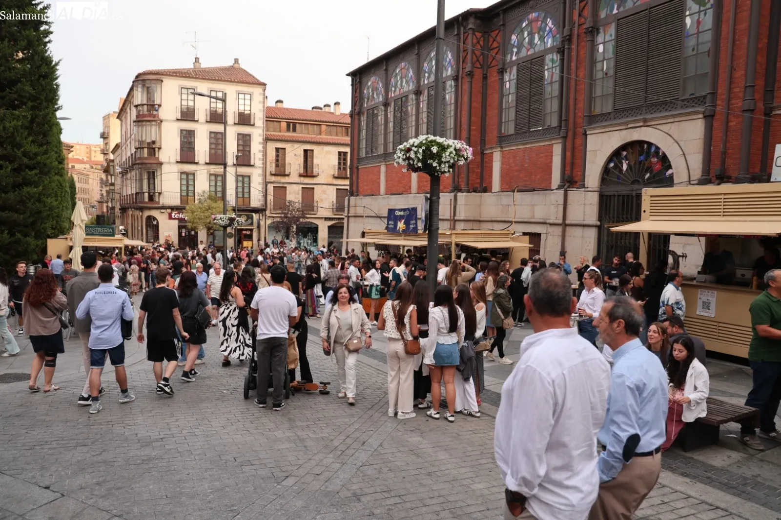 Casetas en la plaza del Mercado este domingo | Fotos: David Sañudo