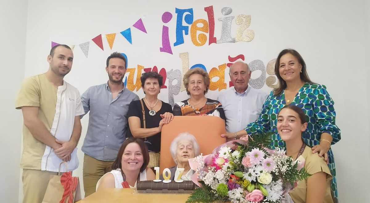 Lola González celebra su 107 cumpleaños en Santa Marta
