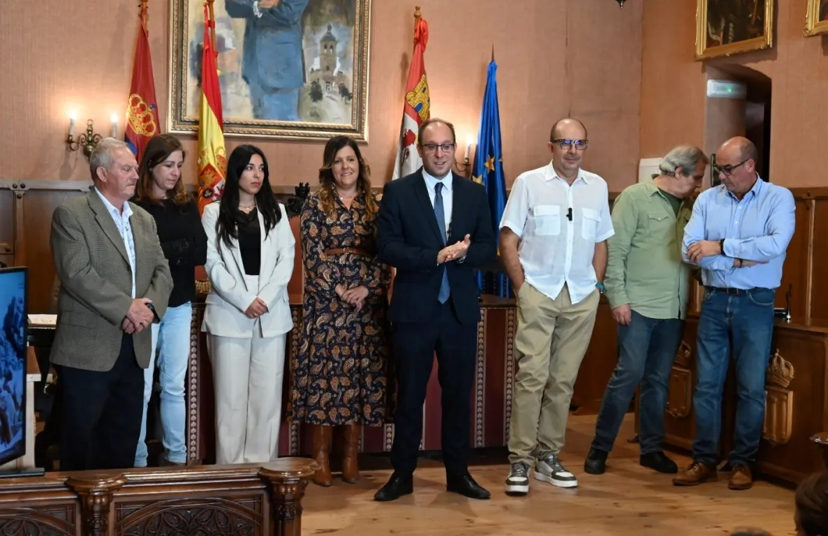 Foto 9 - Los alumnos que han completado las AFEs Riberas y Asistir recogen sus certificados
